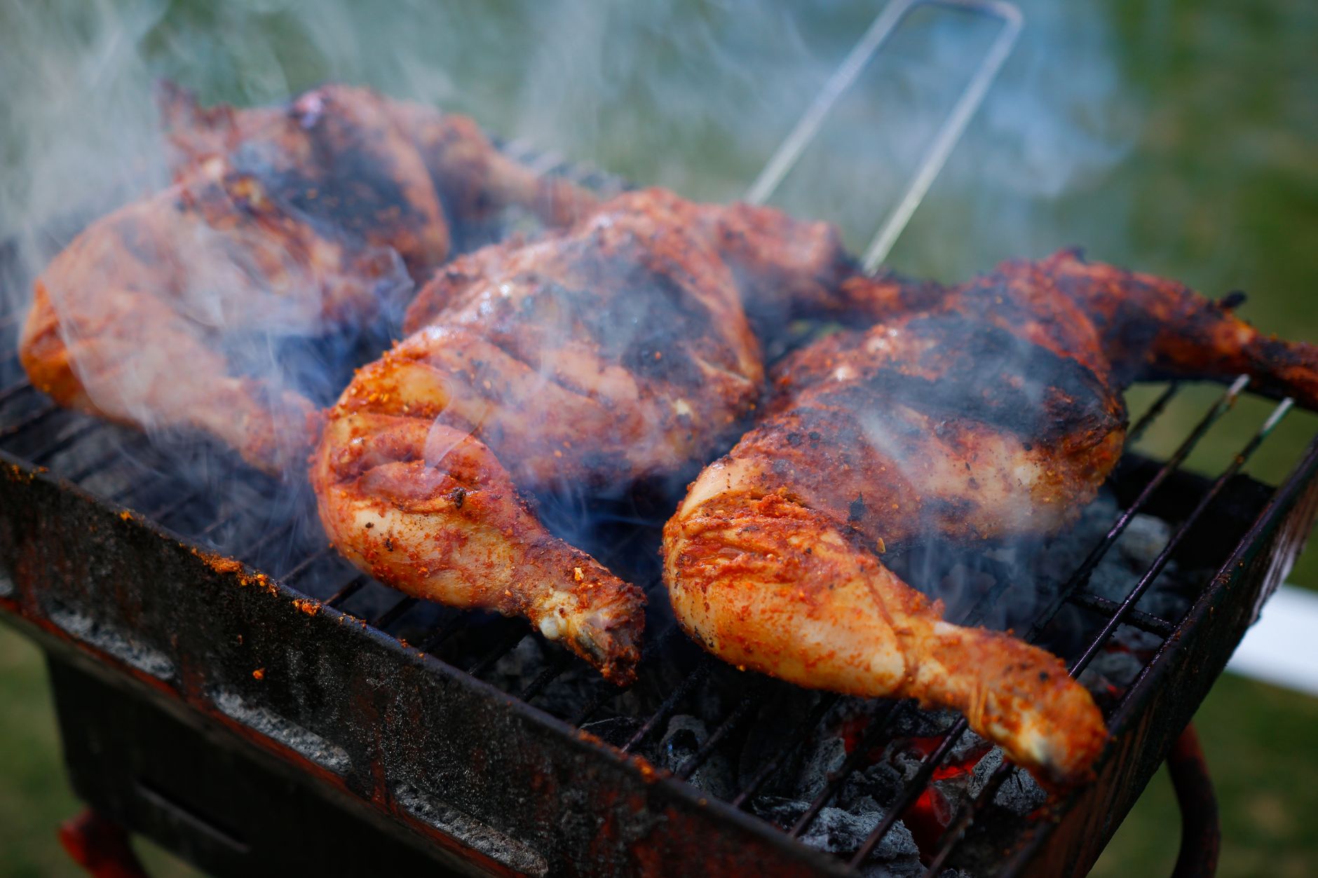 Brochettes de viande Suya barbecue épicé
