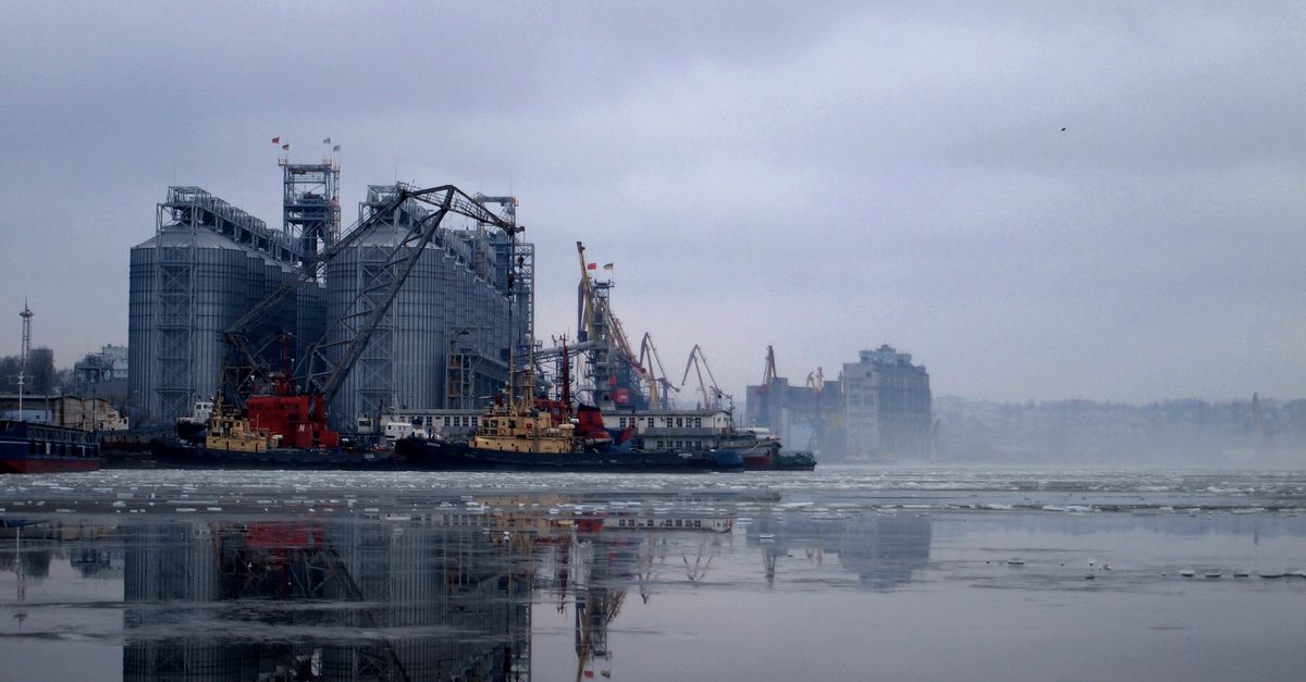 Ukraine Denies Russian Allegations of Refinery Strikes Amid Proposed Energy Truce