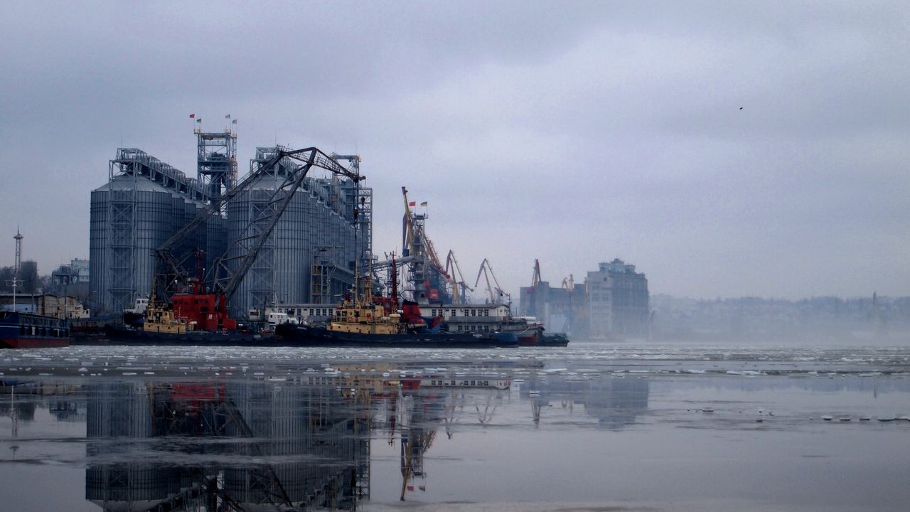 Ukraine Targets Russian Economic Infrastructure in Intensified Strike Campaign
