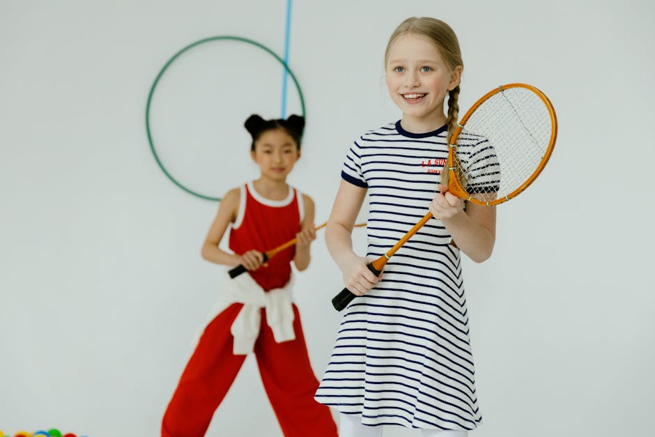 Doi copii jucându-se împreună