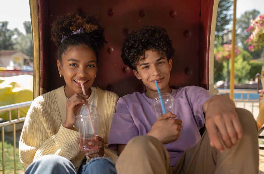 Online dating: starting a conversation on a niche platform