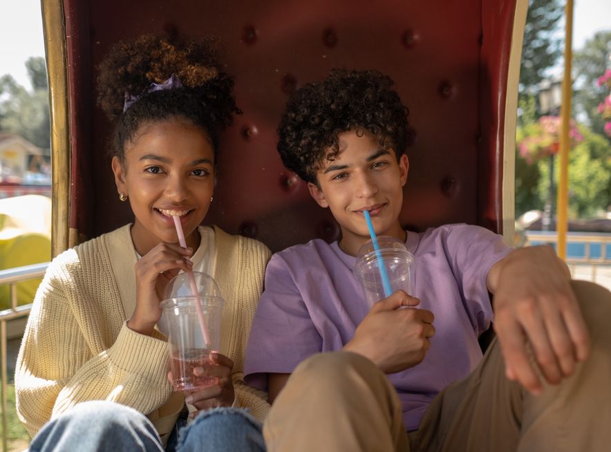 Online dating: starting a conversation on a niche platform