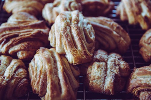 Fotobanka s bezplatnými fotkami na tému chleby, chutný, croissanty