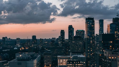 Free A breathtaking aerial view of Toronto's skyline at dusk showcasing skyscrapers and city lights. Stock Photo