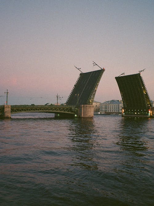 吊桥, 垂直拍摄, 城市 的 免费素材图片