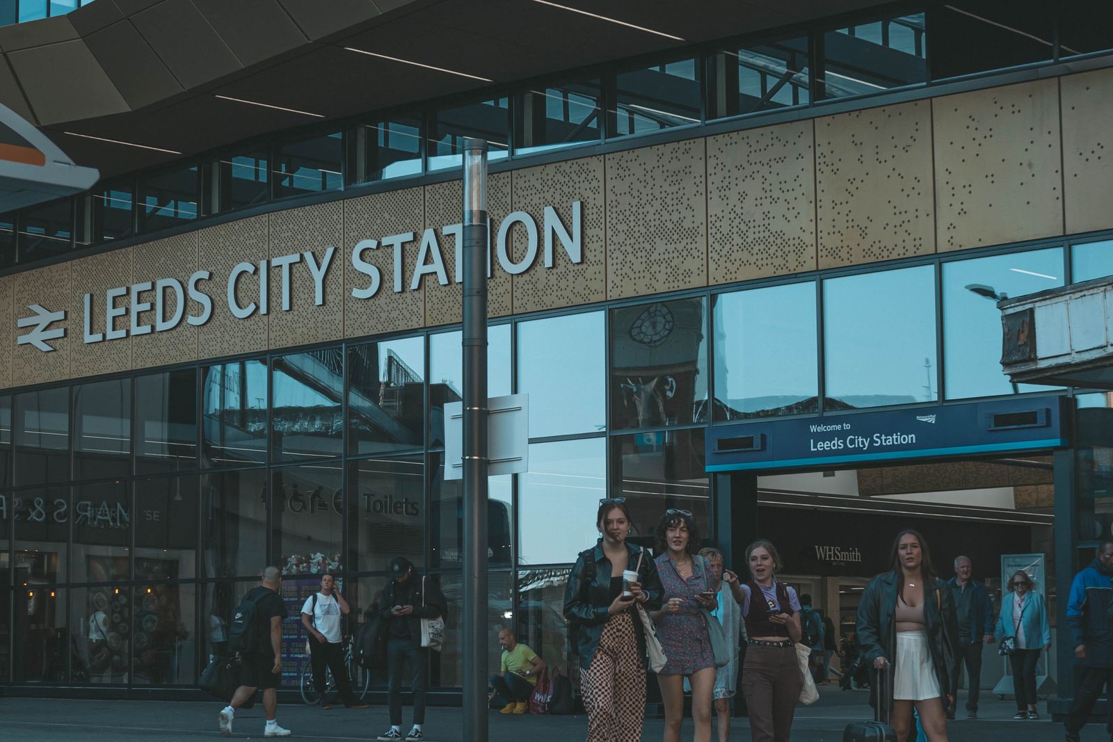 Kruze taxi at Leeds train station for a station transfer across West Yorkshire