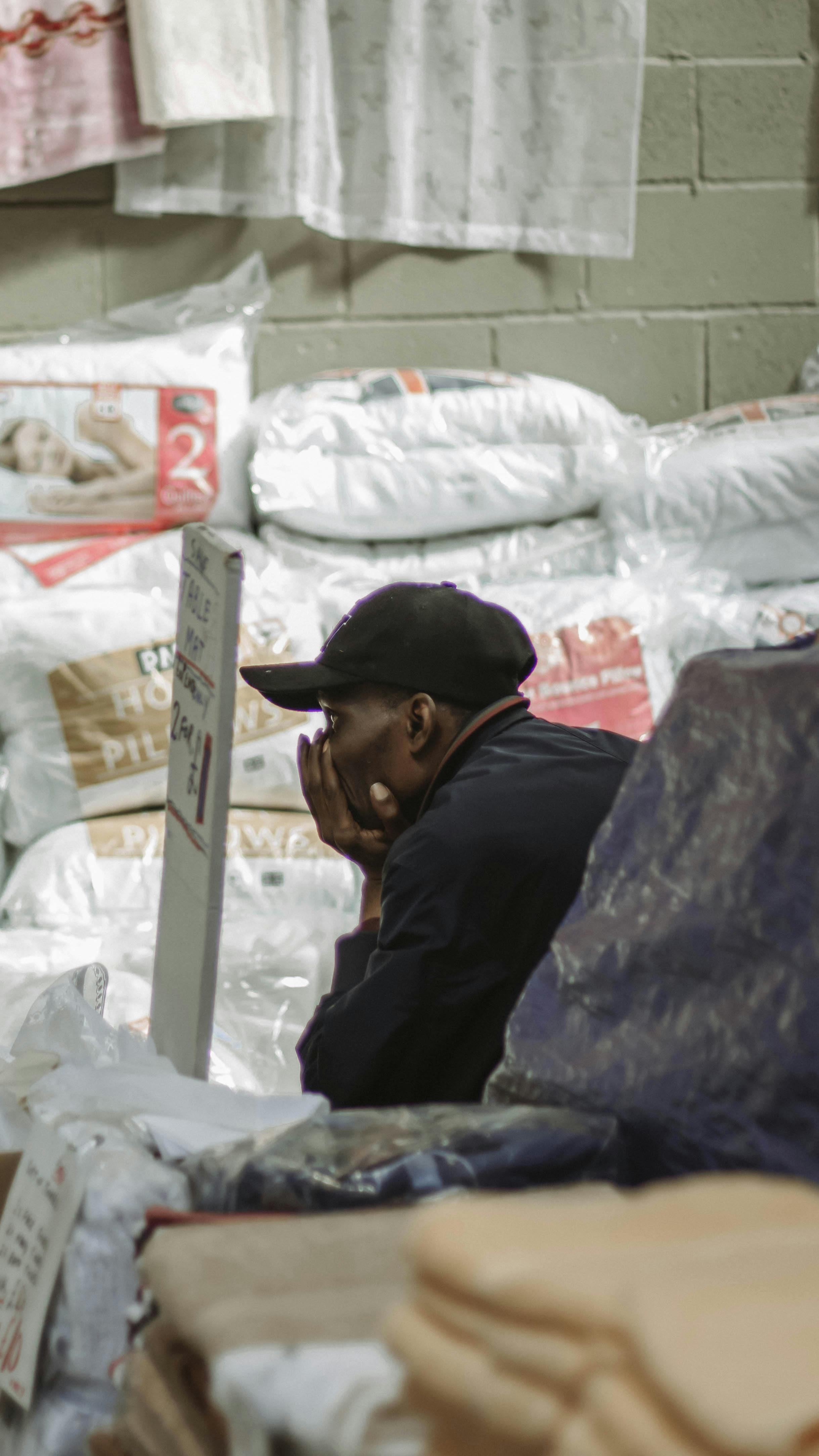 SUA introduce un tarif suplimentar de 100% pentru mărfurile exportate din China, provocând scăderi de până la 3,5% pe bursele internaționale.