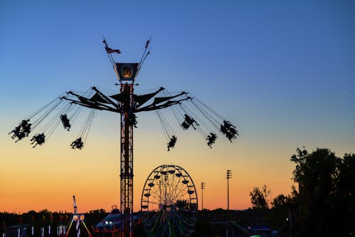 Gratis lagerfoto af blå himmel, forlystelsespark, forlystelsestur