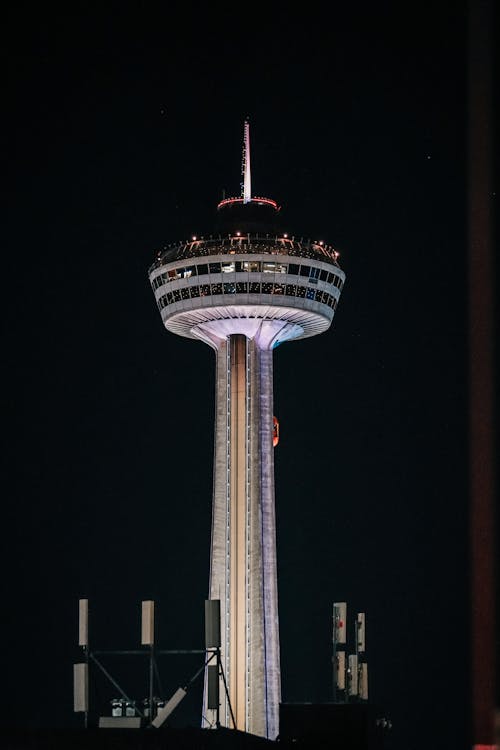 akşam, dikey atış, gece içeren Ücretsiz stok fotoğraf