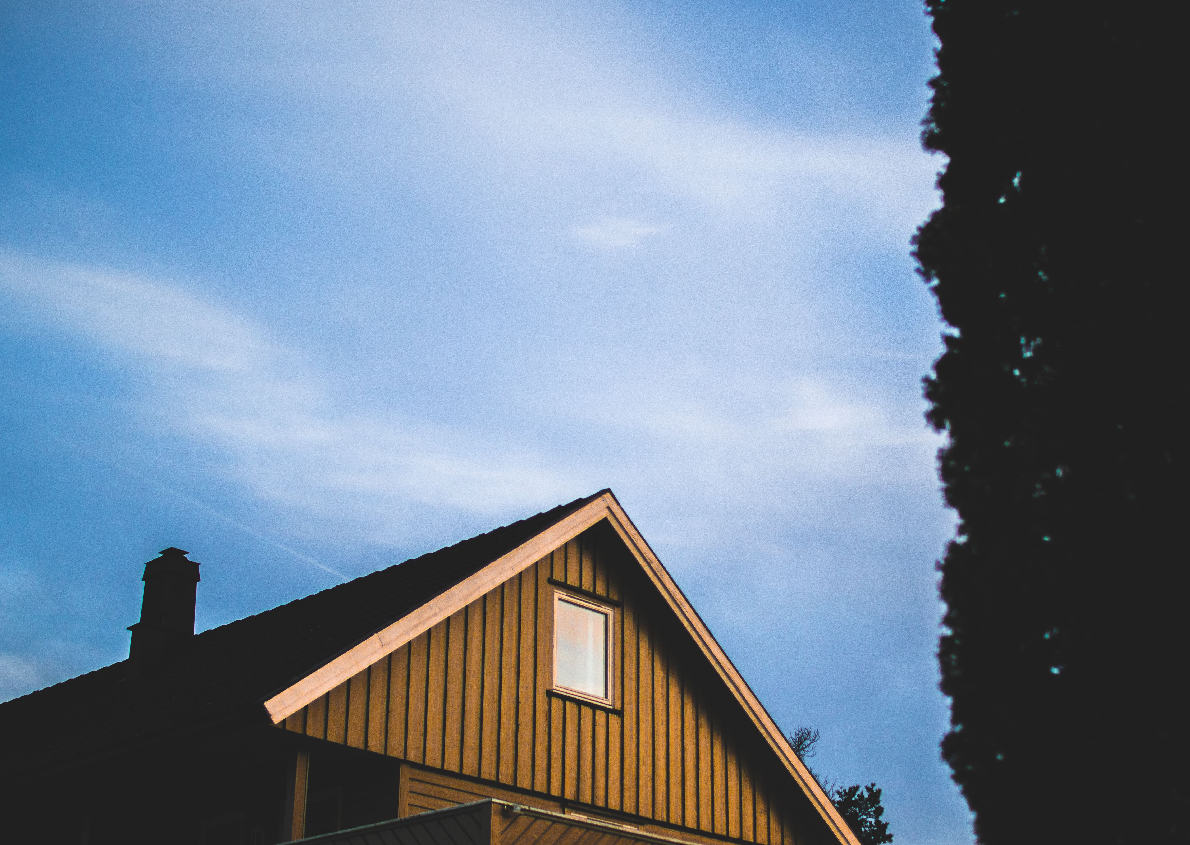 Brown Wooden House Under Blue Sky at Daytime · Free Stock Photo