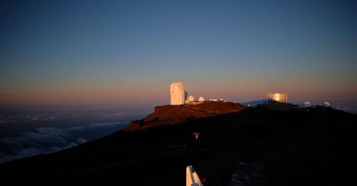 Photo by Owen DeRoos Aerial view of a Hawaiian observatory at sunset, with clear skies and hills.