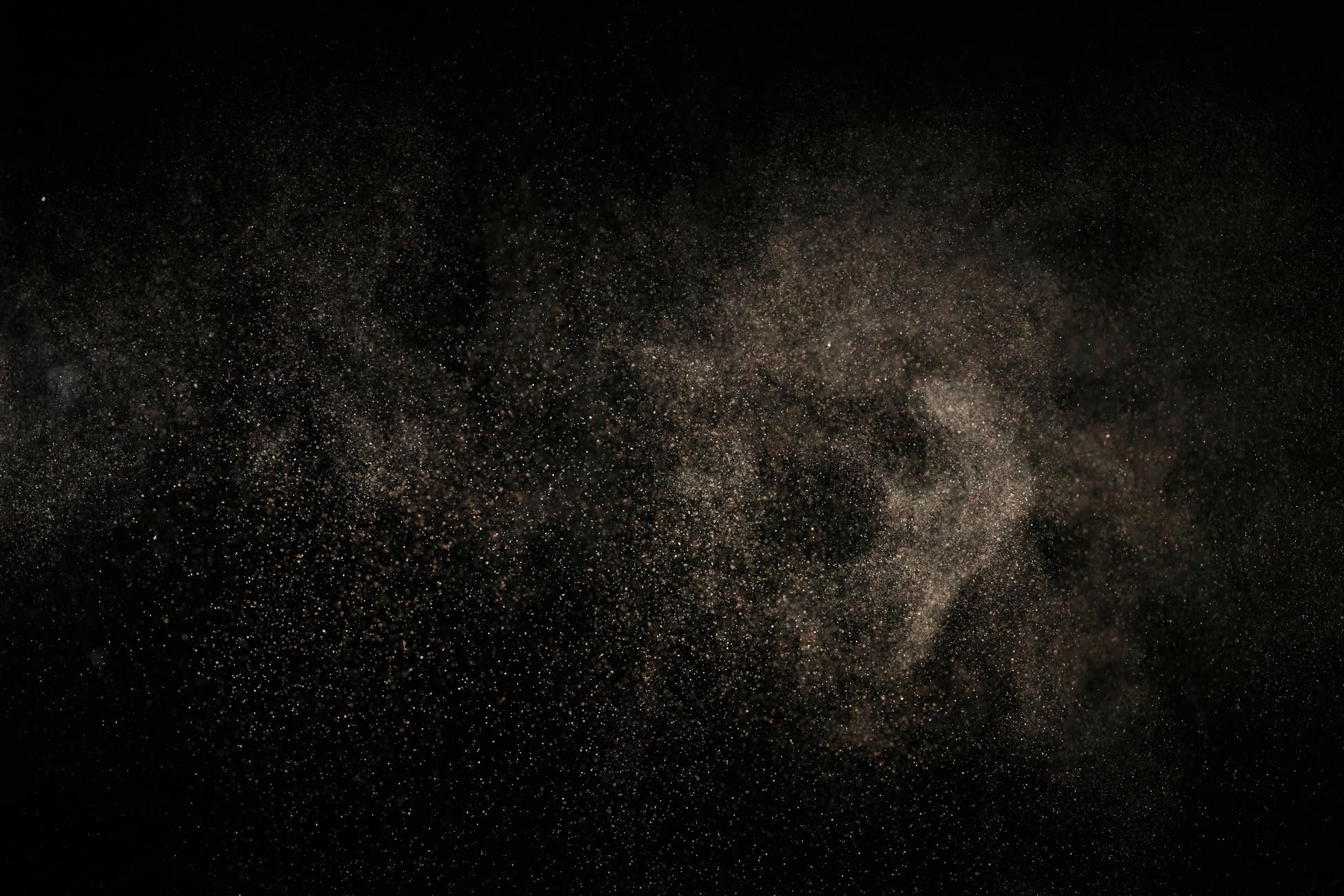 Astronomen ontdekken onbekend stof op Pluto en Titan