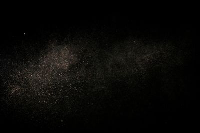 Acoustic Levitation Achieves Precision Manipulation of Microscopic Objects in Air