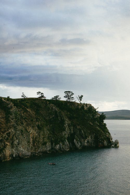 Foto profissional grátis de baía, céu nublado, costa do penhasco
