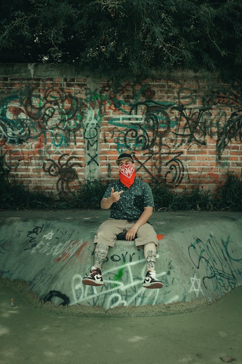 Fotos de stock gratuitas de bandana, graffiti, hombre