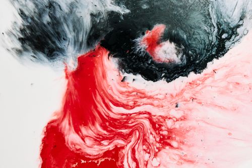 Free Dynamic acrylic pouring artwork with swirling red and black tones creating vibrant abstract patterns. Stock Photo
