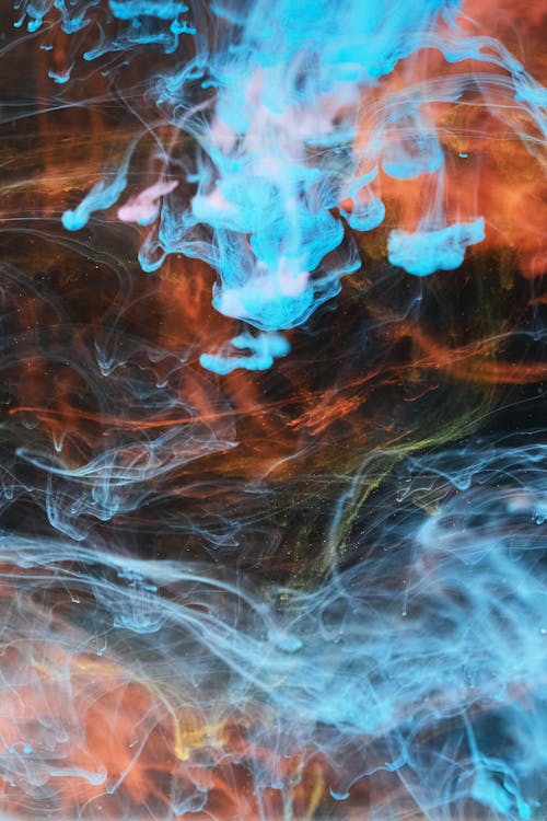 Высокоскоростная фотография диффузии красочных чернил в воде