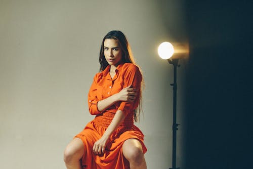 オレンジドレス, スタイル, スタジオ撮影の無料の写真素材