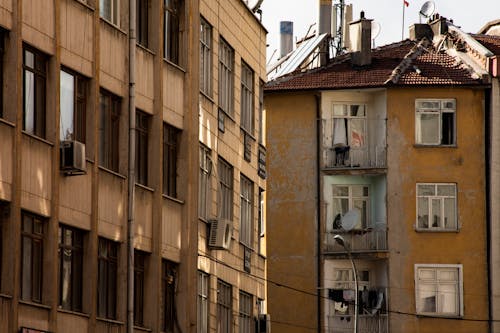 Ücretsiz apartmanlar, bağbozumu, balkon içeren Ücretsiz stok fotoğraf Stok Fotoğraflar
