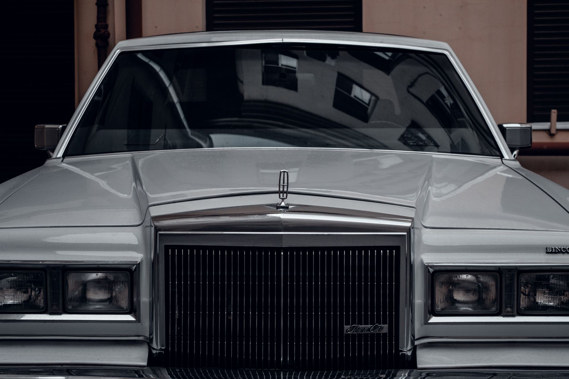 Front view of a classic Lincoln Continental Mark V in silver, showcasing vintage style and elegance.