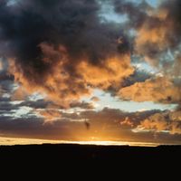 Sunset clouds over a dark horizon — David Yu on Pexels