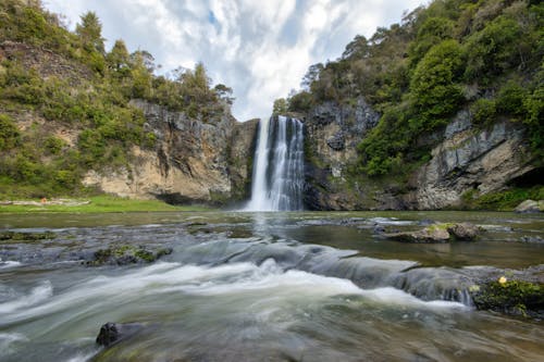 Free Waterfalls Under the Cloudy Sky Stock Photo