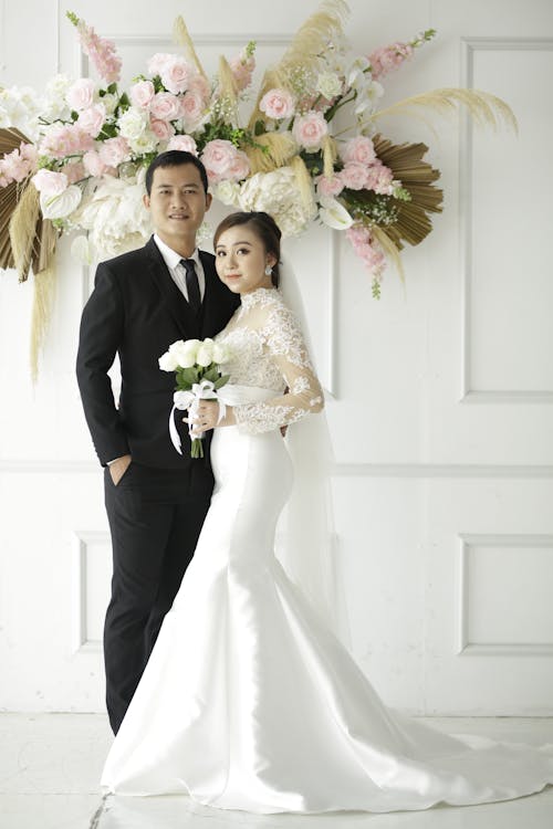 Kostenloses Stock Foto zu asiatische frau, asiatischer mann, bräutigam