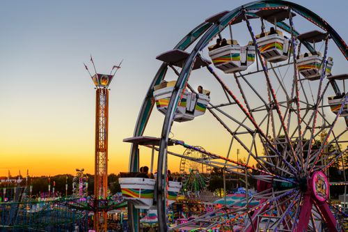 Free Colorful Ferris wheel at Boise amusement park during sunset, capturing vibrant lights and fun atmosphere. Stock Photo