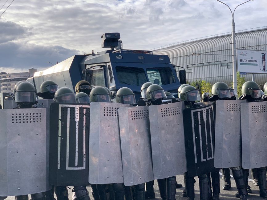riot police tractor barricade Brussels