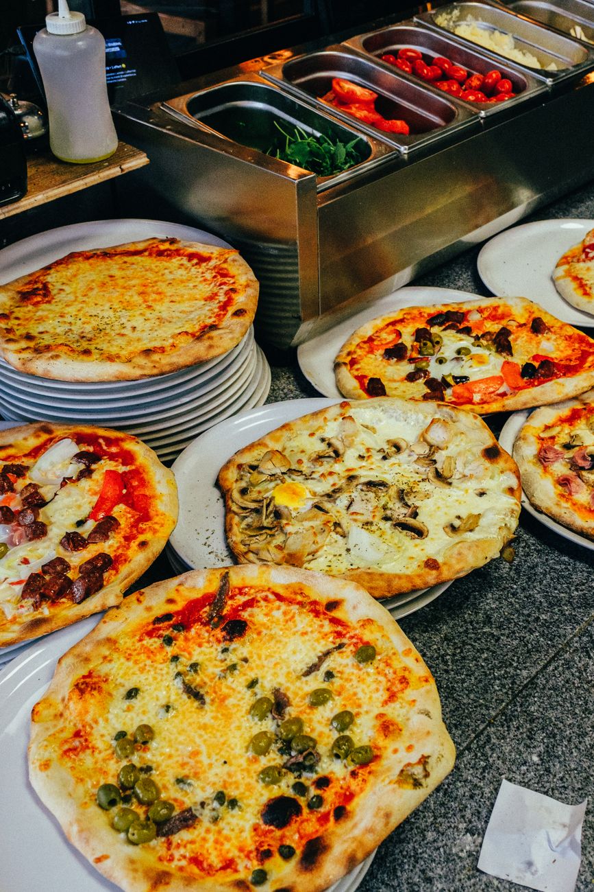Supermarket and pizza factory had illegal electricity connections in São Gonçalo