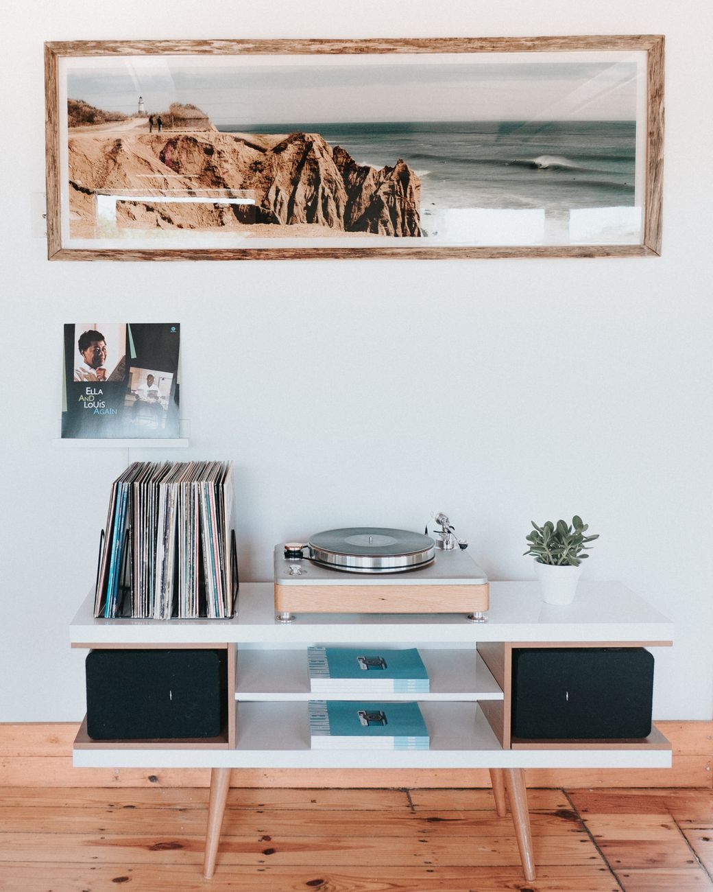 Minimalist interior featuring a record player, vinyl records, and modern decor for a stylish living room setting.. pexels, mi