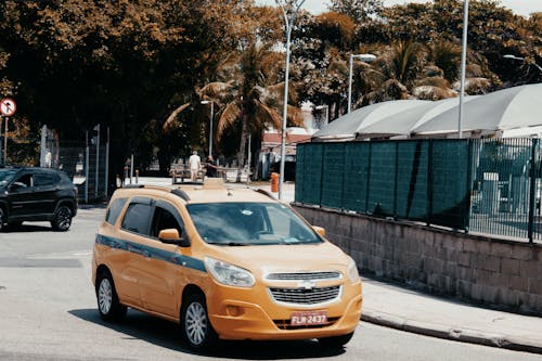 노란색 차, 대중교통, 도로의 무료 스톡 사진