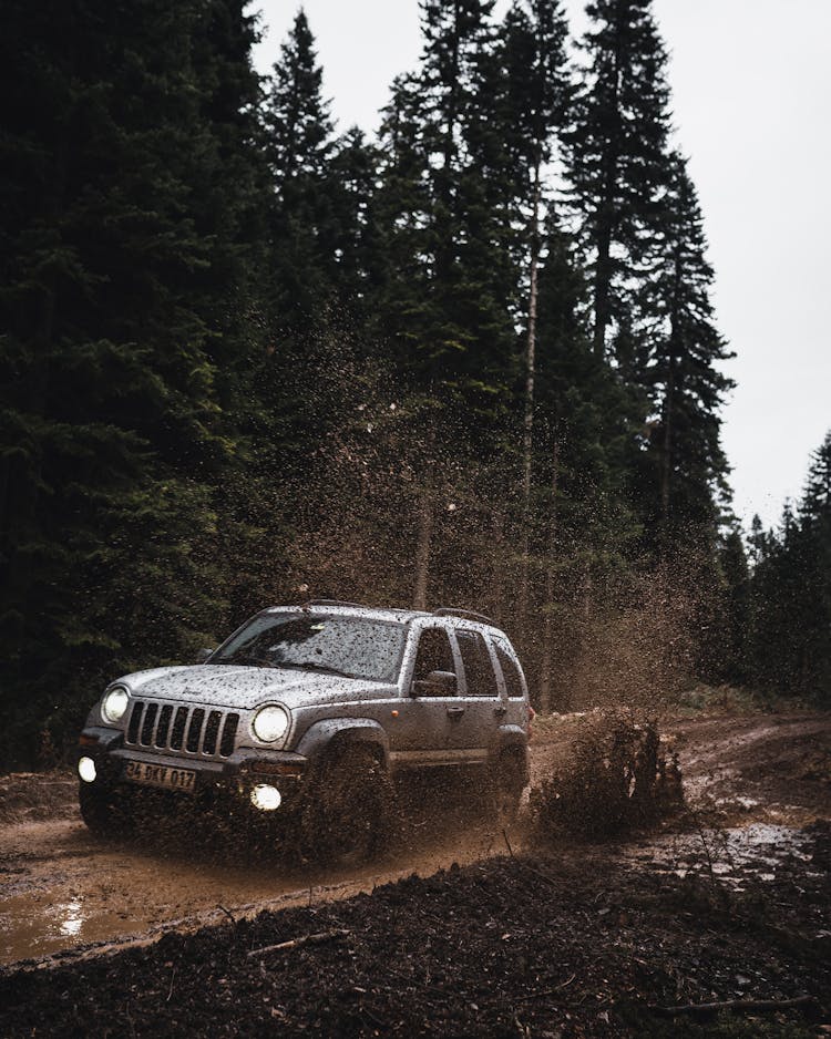 Jeep Splashing Mud