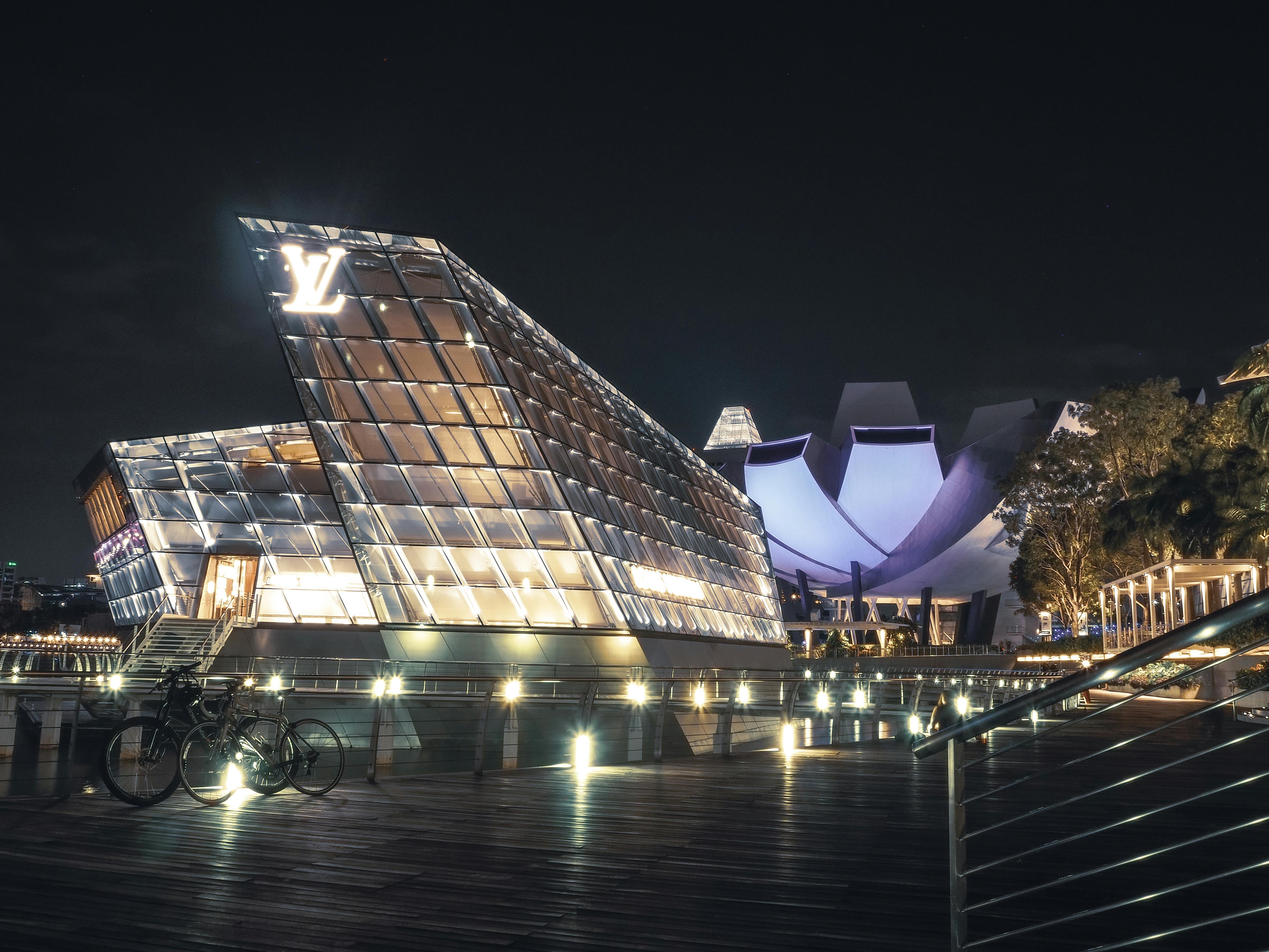 Louis Vuitton Shop in Marina Bay Editorial Photography - Image of
