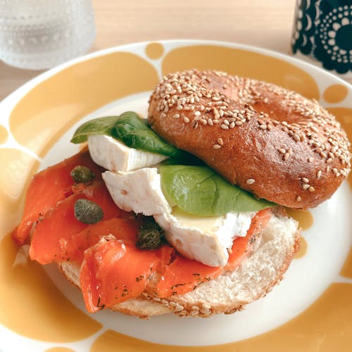 Free A Close-Up Shot of a Bagel Sandwich on a Plate Stock Photo