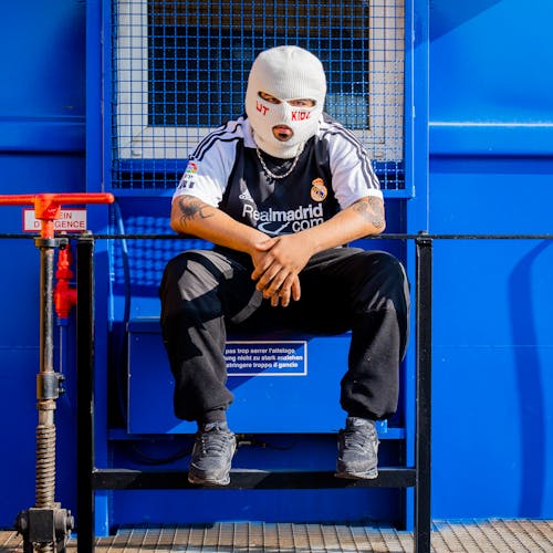 adam, anonim, baklava maskesi içeren Ücretsiz stok fotoğraf