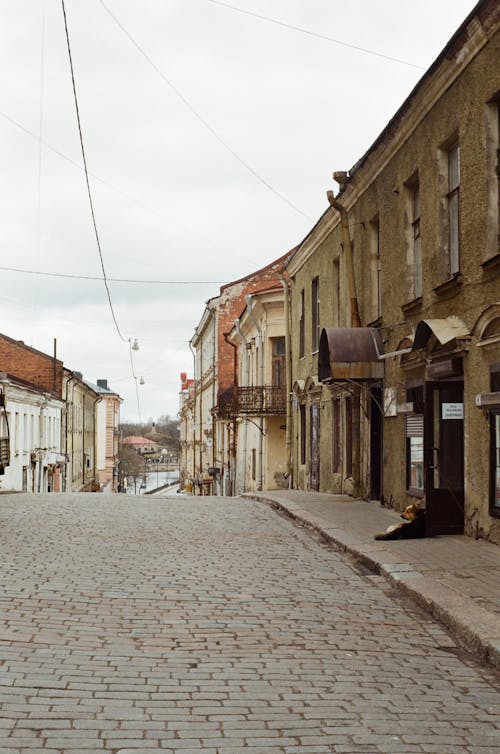 Darmowe zdjęcie z galerii z architektura, beton, brukowana ulica