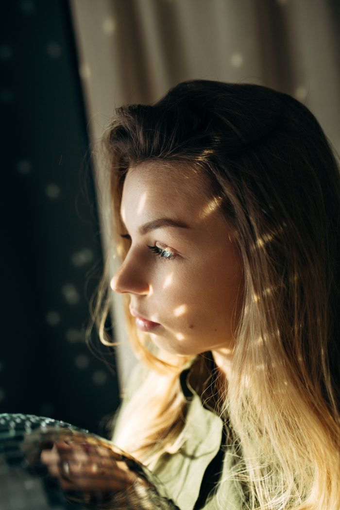 A portrait in warm afternoon light — photo by Daria Nekipelova on Pexels