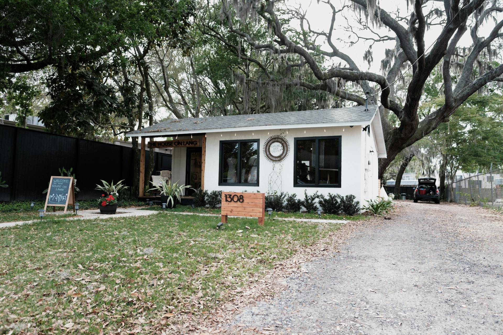 White House Near Trees