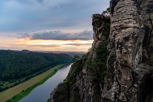 Darmowe zdjęcie z galerii z chmury, fels, góra