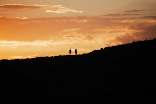 Immagine gratuita di camminando, collina, ora d'oro