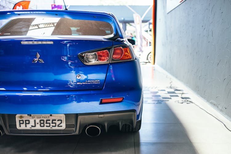 Back Of Blue Mitsubishi Lancer