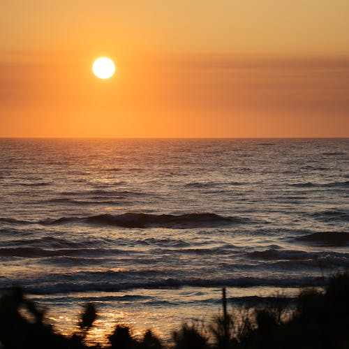 Free akşam karanlığı, altın saat, dalgalar içeren Ücretsiz stok fotoğraf Stock Photo