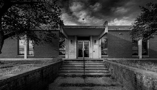 Foto profissional grátis de construção abandonada, hospital