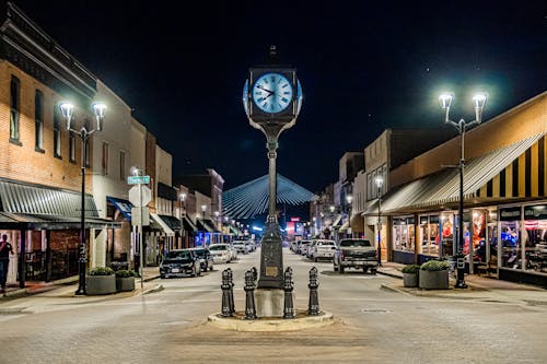 Foto profissional grátis de iluminado, noite, relógio