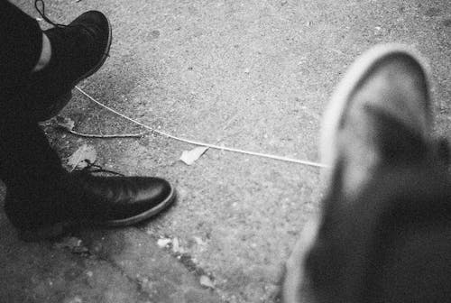 가죽 신발, 검은색, 그레이 스케일 사진의 무료 스톡 사진