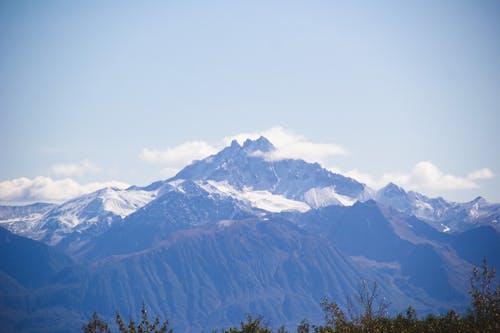 Foto profissional grátis de ao ar livre, céu azul, enevoado