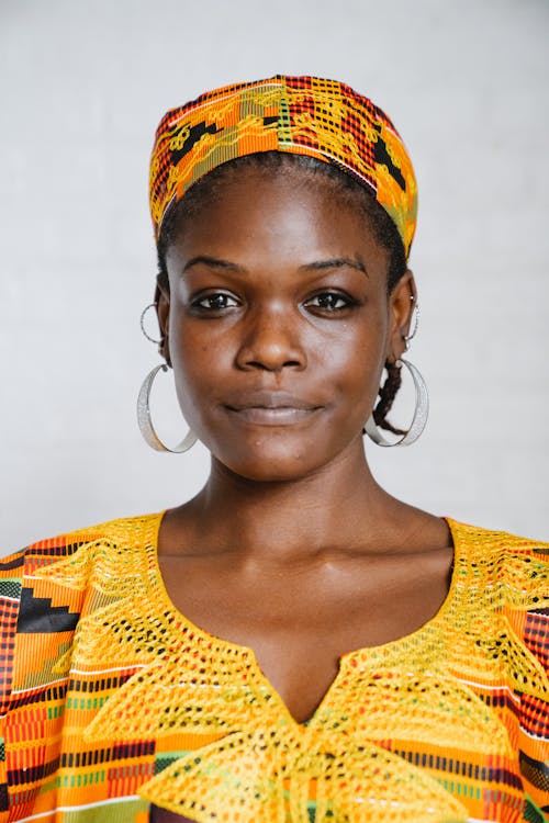 Безкоштовне стокове фото на тему «афро-американська жінка, вертикальні постріл, вродлива»
