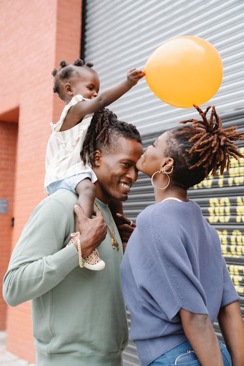 Kostnadsfri bild av afroamerikan, bärande, barn