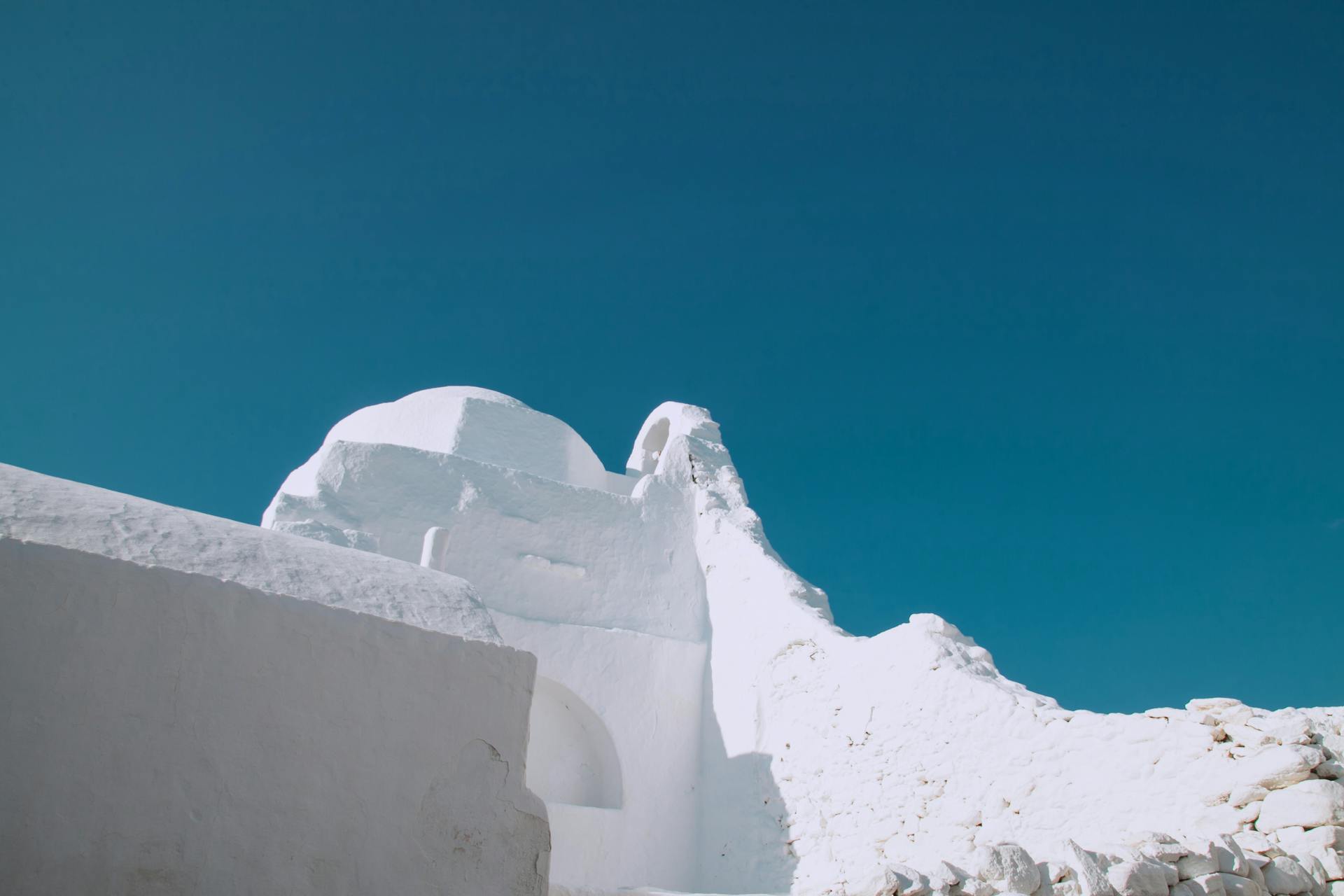 Stunning view of iconic whitewashed buildings in Mykonos under a clear blue sky.